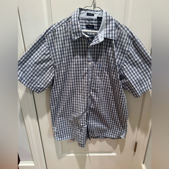 Men’s Easy Care Izod Button Blue And White Plaid Short Sleeve Shirt Size Large - Picture 1 of 4